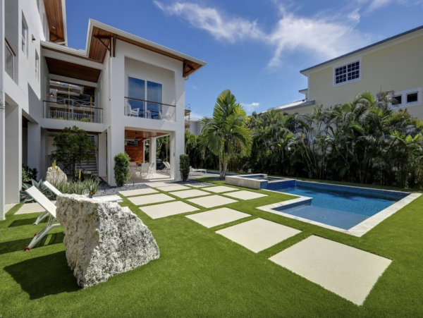Beachside Four Bedrooms Vacation Home in Anna Maria